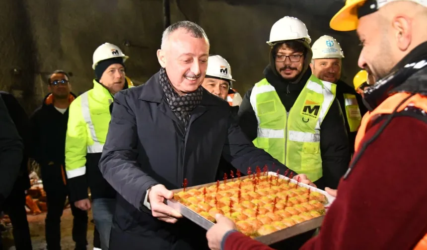 Başkan Büyükakın'dan baklavalı sürpriz ziyaretler