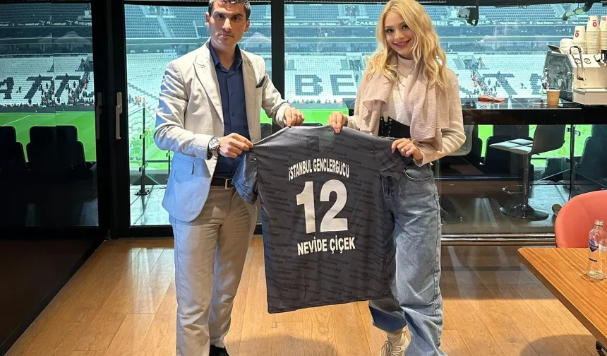 Nevide Çiçek'e Anlamlı Hediye! Özgür Subaşı'ndan İstanbul Gençlergücü forması