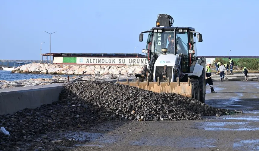 Balıkesir Büyükşehir'den Körfez'de tam kadro müdahale
