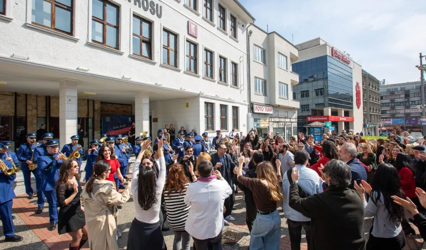 Bursa'da 'Dünya Tiyatro Günü' kutlaması