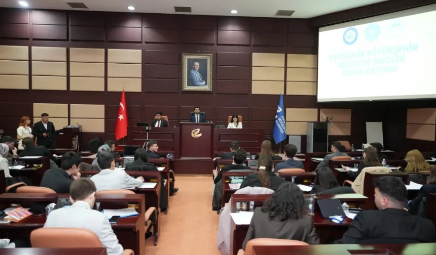 Eskişehir'de gençler meclis kürsüsünde