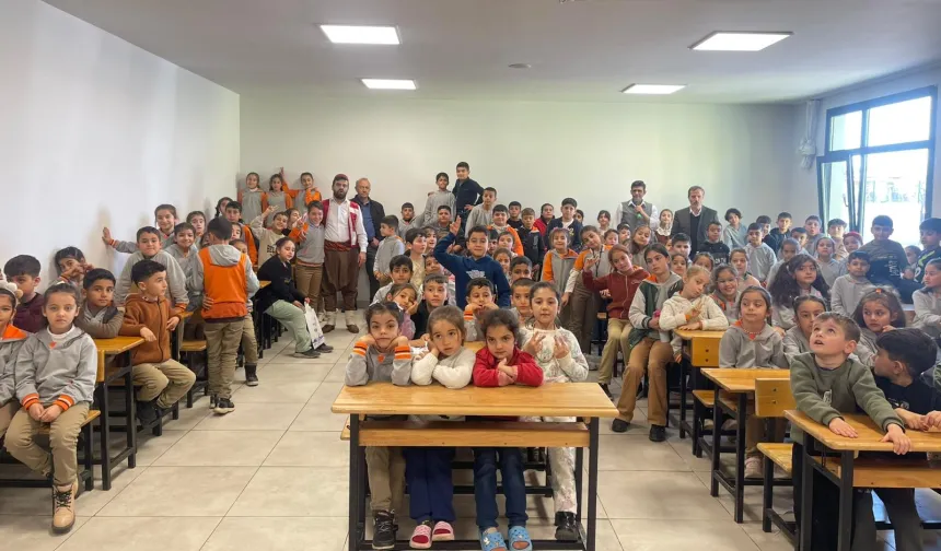 Malatya'da Şehir Tiyatro ekibi öğrencilerle buluştu