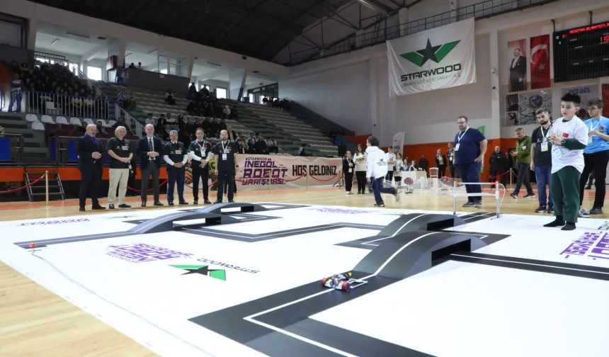 Bursa İnegöl'ün mucitleri robotlarını yarıştırdı