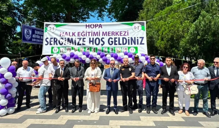 Artvin'de kursiyerlerin el emeği ürünleri vatandaşlarla buluştu