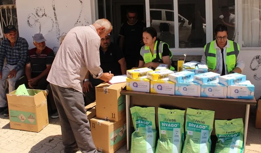 Antalya Büyükşehir'den selden etkilenen üreticilere destek