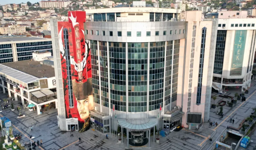 İzmit Belediyesi'ne soruşturma! Başkan Hürriyet dahil 31 gözaltı!