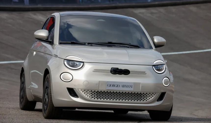Sınırlı sayıda Fiat 500e Giorgio Armani Collector's Edition yeniden Türkiye'de