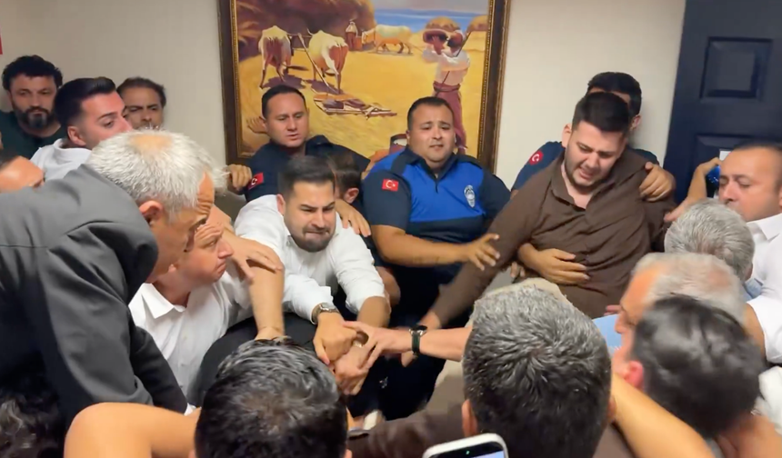 Menderes’te başkanvekili seçimi savaş alanına döndü! Yumruklar havada uçuştu, belediye AK Parti’ye geçti