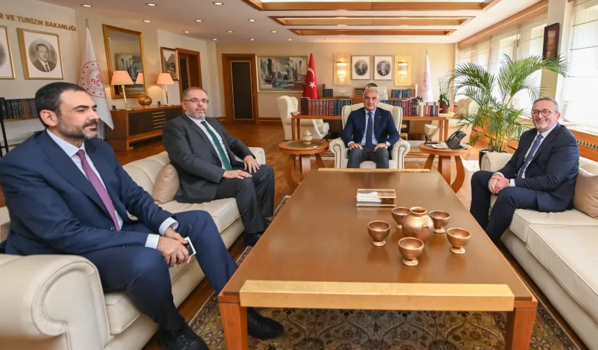 Bakan Ersoy ile Prof. Dr. Erhan Afyoncu'dan tarih ve kültür buluşması