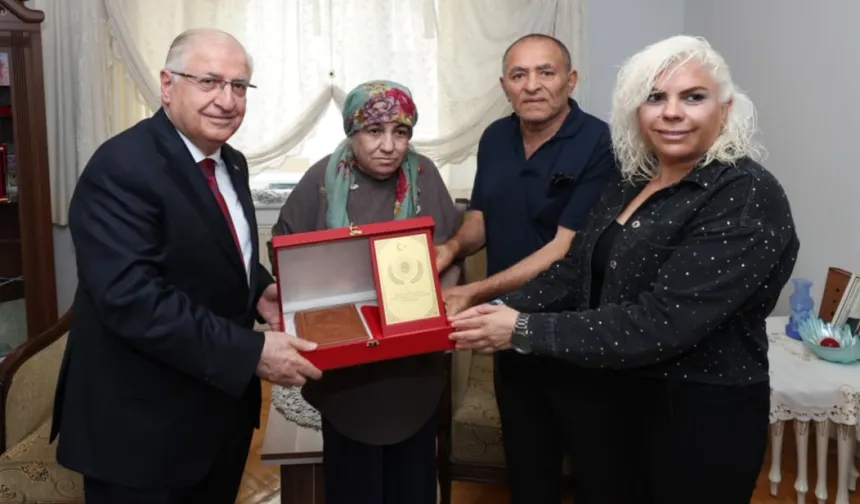 Bakan Güler, şehit Er Alaattin Buluç'un ailesini ziyaret etti