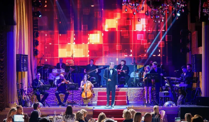 Cenk Eren'den mikrofonsuz muhteşem performans