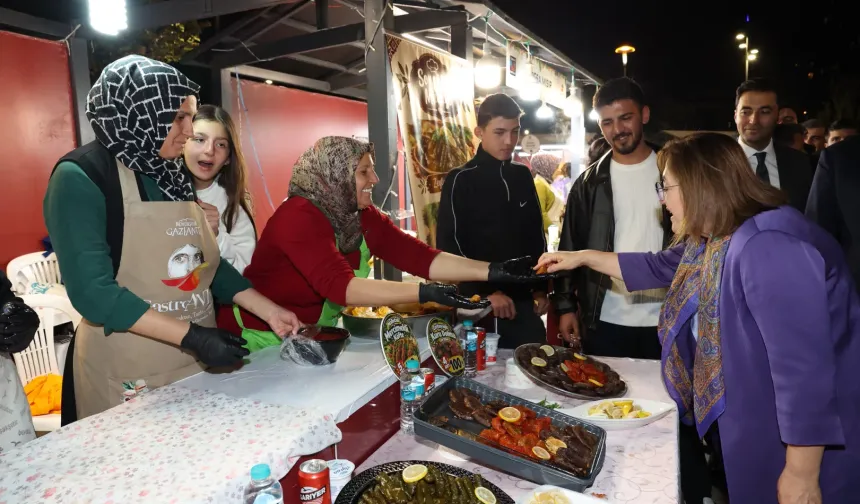 Gaziantep'te Başkan Şahin'den GastroAntep stantlarına yakın ilgi
