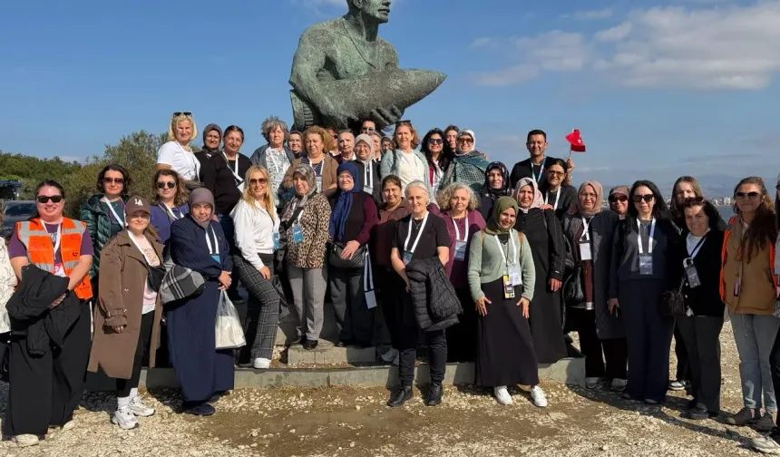 Gençler Cumhuriyet'in izinde yürüdü, kadınlar Çanakkale'yi keşfetti