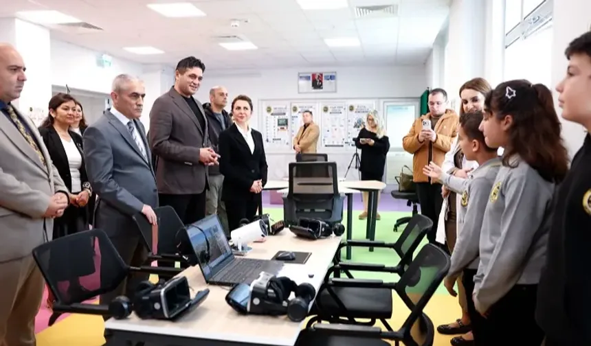 İzmir Aliağa'da geleceğin sınıfı açıldı