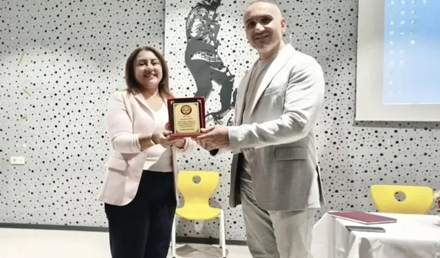 Karabağlar Seniha Mayda Ortaokulu'nda 4 yıllık emeğe vefa