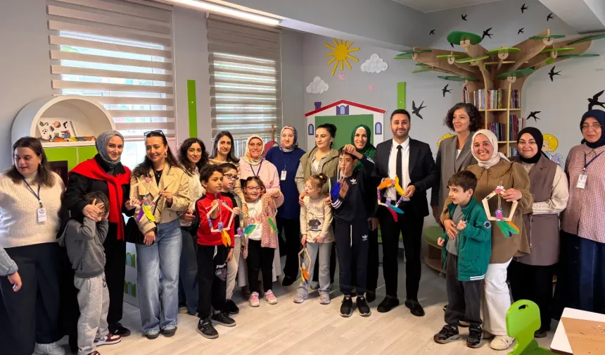 Trabzonlu öğrenciler Çilekli Düşler Köyü'nde eğlendi