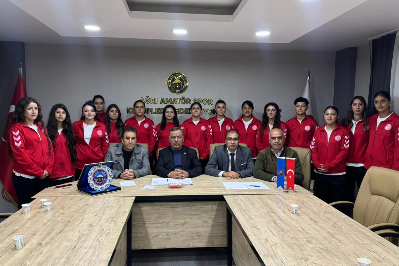 Ağrı Kadın Futbol Takımı'na kapalı saha ve deplasman desteği