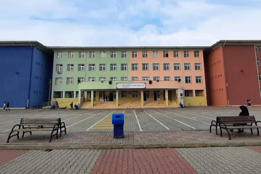 Başakşehir'de okulda bıçaklı saldırıda 8 öğrenciden biri hayatını kaybetti
