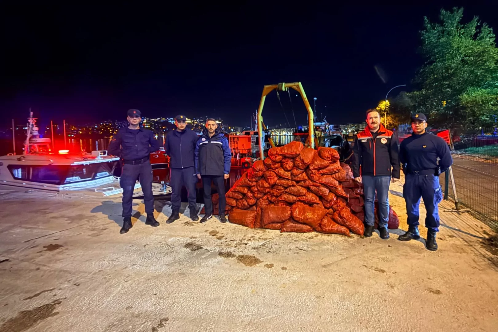 Bursa Gemlik'te 1,5 ton midyeye el konuldu
