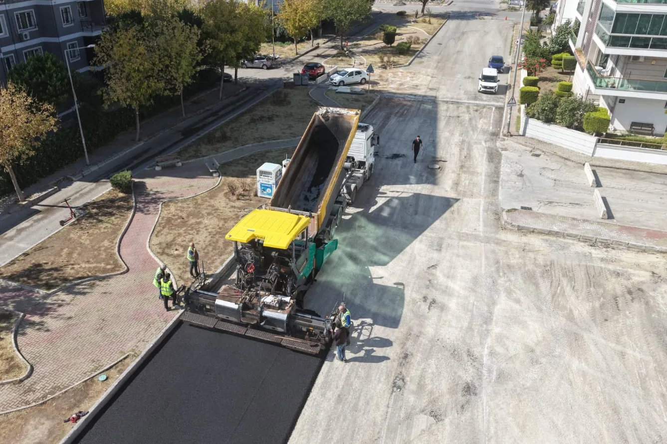 İzmir'de Ataşehir ve Harmandalı'da yollar yenileniyor