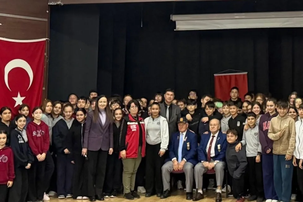 Kıbrıs gazileri Keşan'da öğrencilerle buluştu